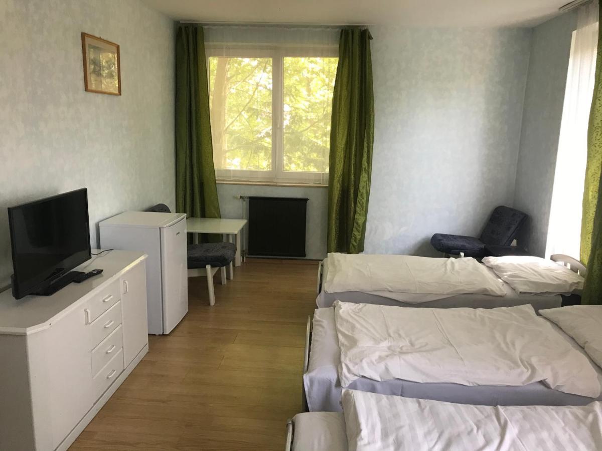 Francoise Szallo Balatonlelle Exterior foto